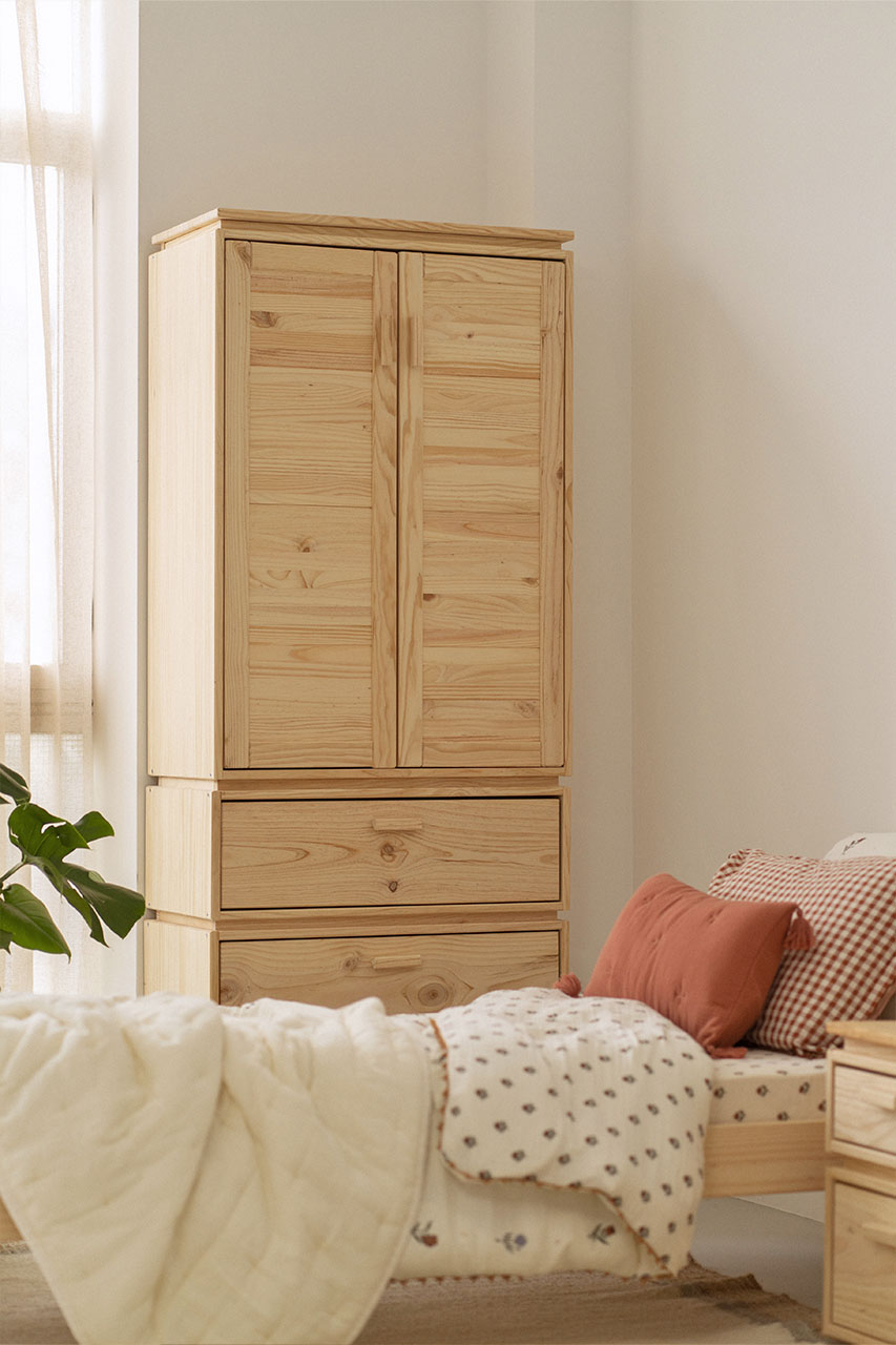 Imagen de ambiente 3 para:Armario con puertas y cajones de madera natural